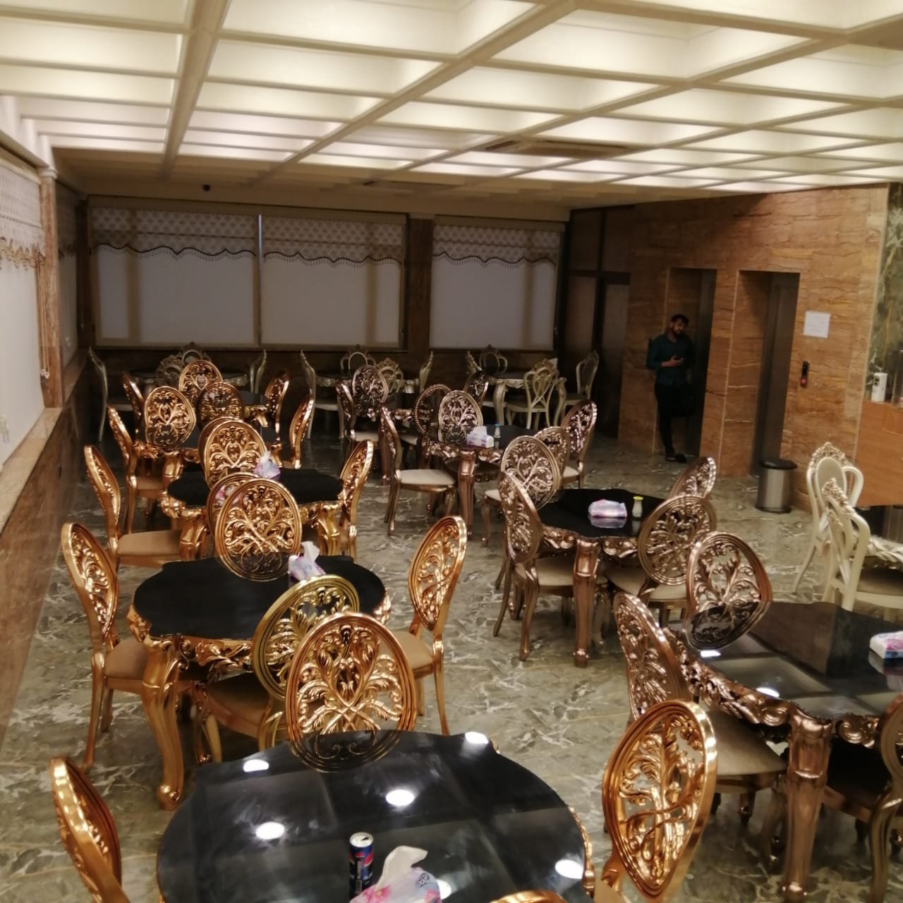 فندق كراون بلاس السياحي